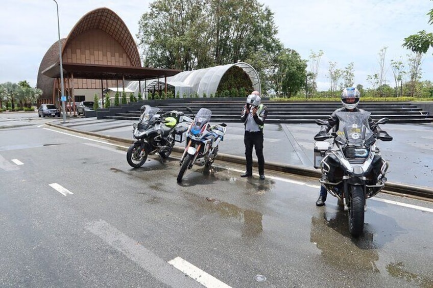 3-Day Private Motorcycle Coast Tour to Jungle Paradise