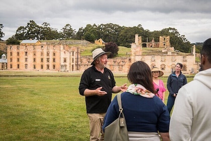 Private Day Tour - Tasman Peninsular Food and Sightseeing Safaris