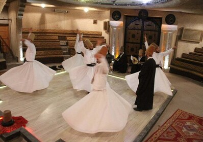 Pamukkale: Traditionelle Zeremonie der wirbelnden Derwische