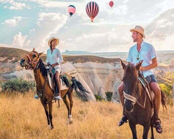 Menunggang kuda di Cappadocia