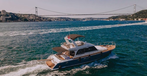 Yacht de luxe privé d’Istanbul sur Bosphore 16 Mètres (52 pieds)