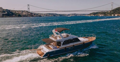 İstanbul Private Luxury Yacht on Bosphorus 16 Meter(52 feet)