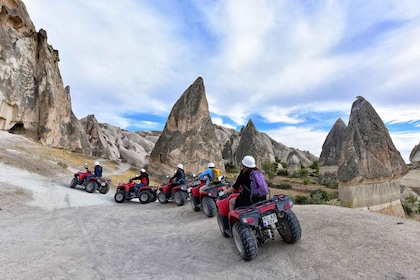 Excursión en cuatrimoto por Capadocia al atardecer