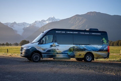 Queenstown to Franz Josef via Wanaka Small Group Day Tour (1-Way)