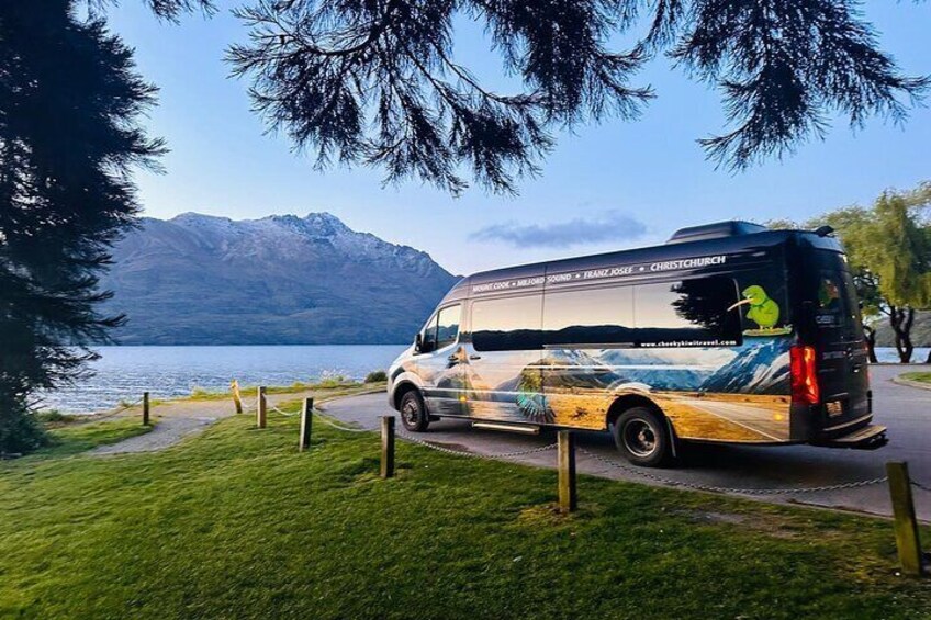 Queenstown to Franz Josef via Wanaka Small Group Day Tour (1-Way)