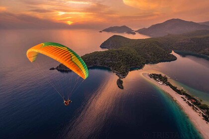 Fethiye: experiencia de parapente en tándem con recogida en el hotel