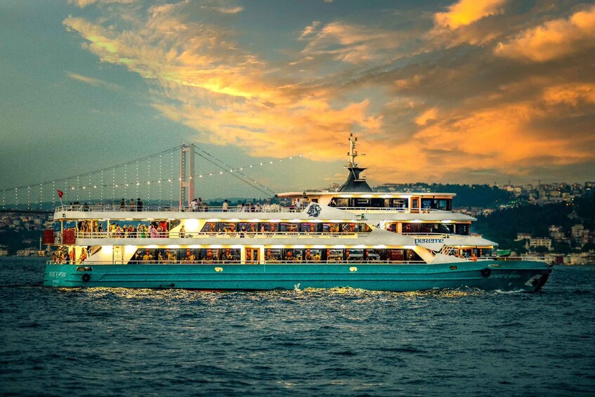 Picture 2 for Activity Istanbul: Bosphorus Dinner Cruise , Unlimited Drinks, & Show