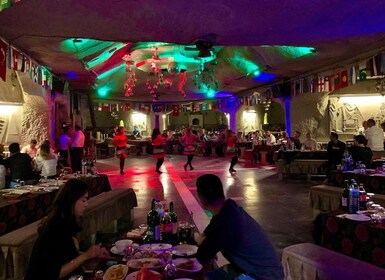 Türkische Nachtshow mit Abendessen und unbegrenzten Getränken