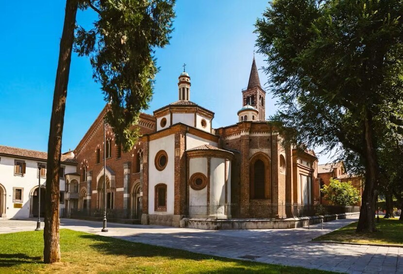 Discover the Navigli area in Milan on a private guided tour