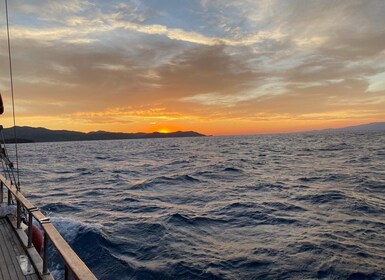 From Bodrum: Private Sunset Boat Tour with Dinner & Swimming