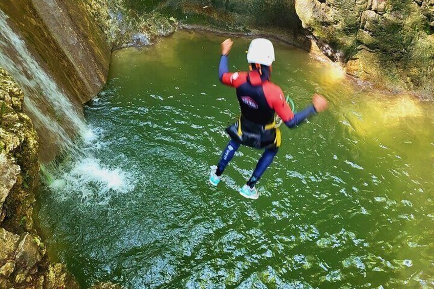 canyoning jump versoud