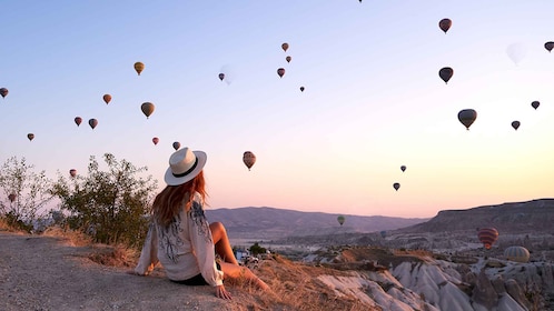 Kappadokien: Heißluftballonbeobachtung bei Sonnenaufgang mit Abholung