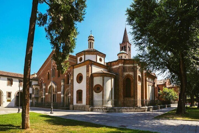 Discover the Navigli area in Milan on a private guided tour