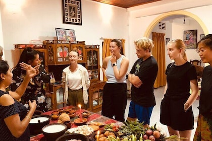 Auténtica clase de cocina de Sri Lanka en Kandy con familia local