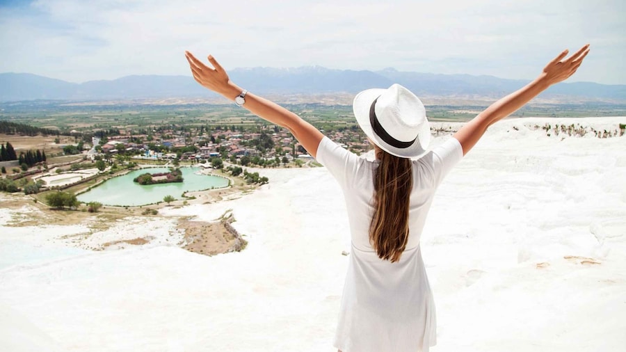 From Alanya: Pamukkale and Hierapolis Day Tour with Lunch