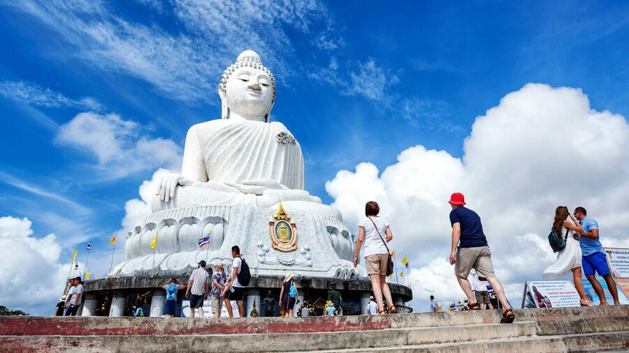 Phuket Sightseeing Tour with a Local Guide and Lunch