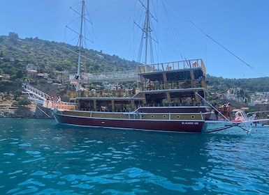 Peaceful Bliss: Alanya's Quiet Relax Boat