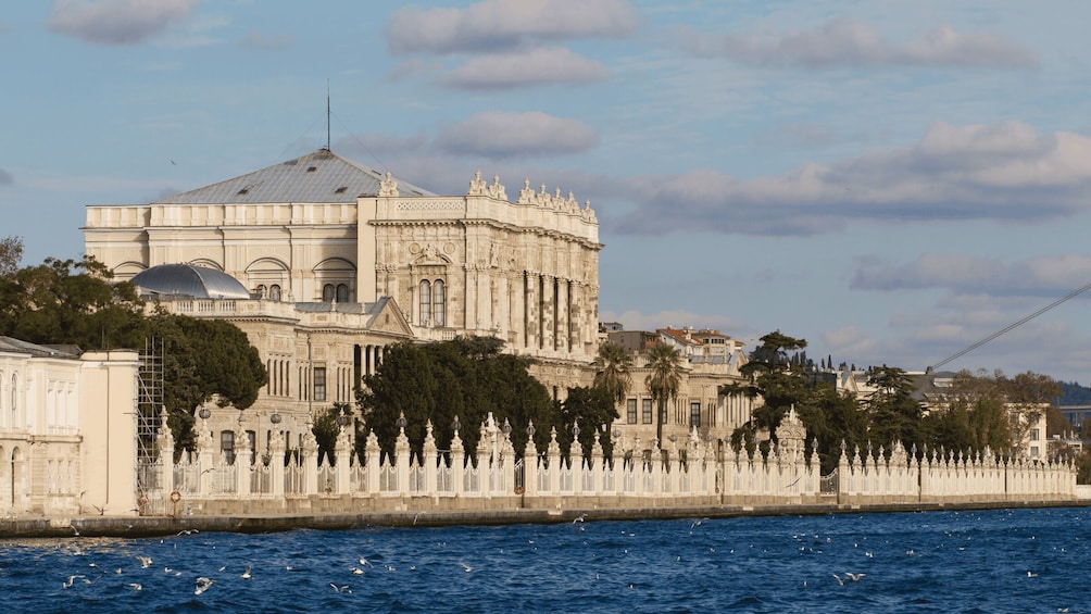 Picture 2 for Activity Istanbul: Dolmabahçe Palace Entry Ticket with Guided Tour