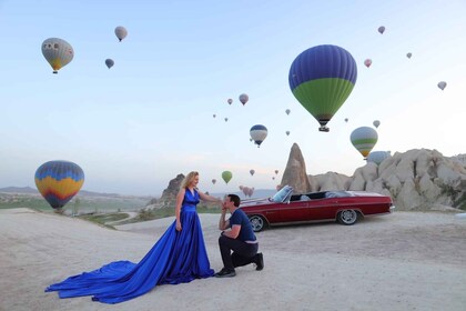 Göreme Valleys Photo Session with Balloons and Vintage Car