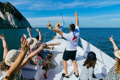 Boat excursion on the Conero Riviera