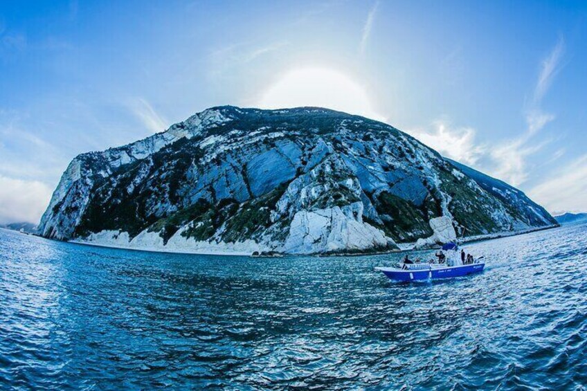 Boat excursion on the Conero Riviera