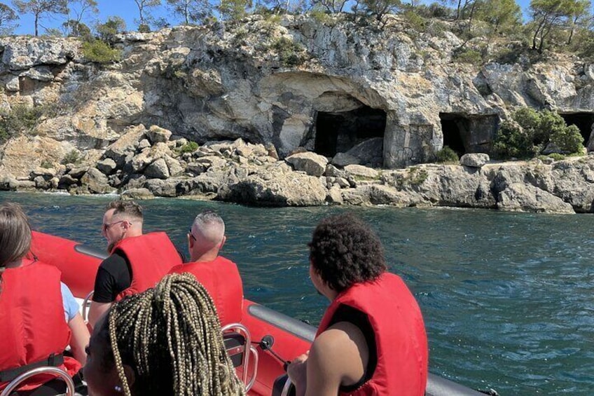 Palma City: 75min Speedboat Sightseeing Adventure