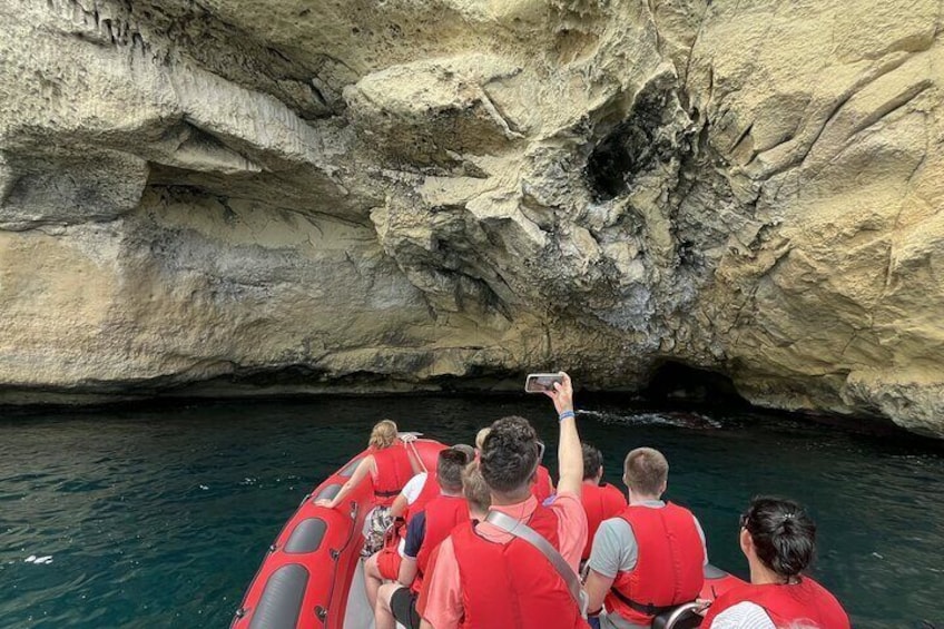 Palma City: 75min Speedboat Sightseeing Adventure
