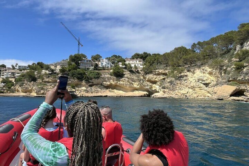 Palma City: 75min Speedboat Sightseeing Adventure