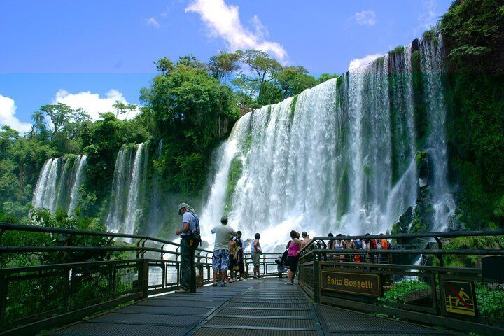 Argentina Waterfalls with lunch and transportation