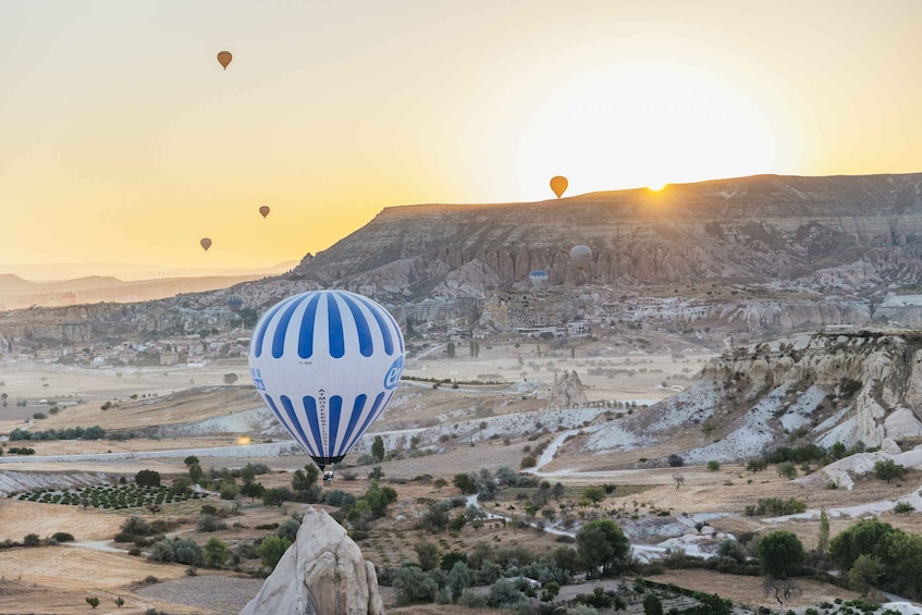 Picture 11 for Activity Cappadocia: Panoramic Hot Air Balloon Viewing Tour