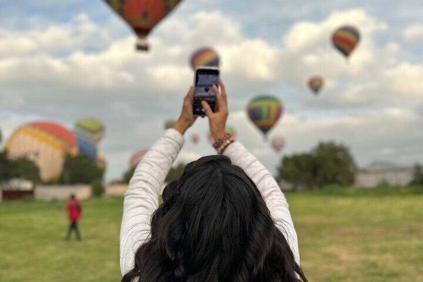 Hot air Balloon ride in Teotihuacan & breakfast in Cave