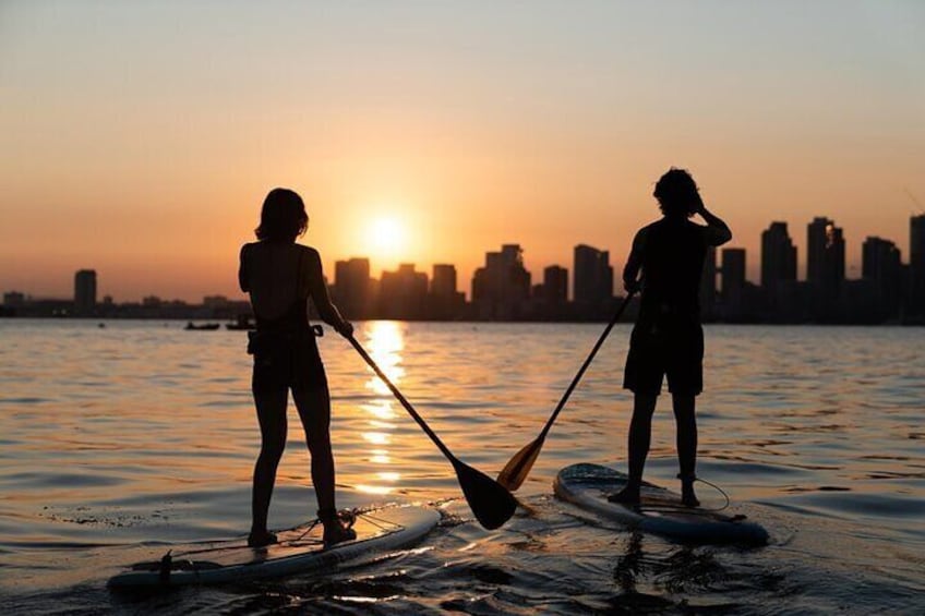 Group Intro to SUP in Toronto Island, Canada