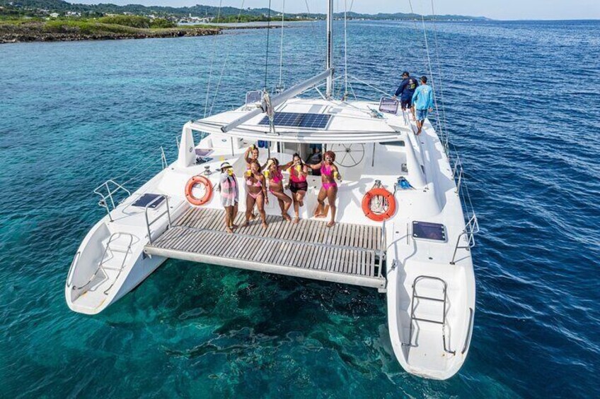 Private Catamaran Cruise around the Southshore of Roatan