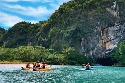 Private Guide Tour From Hue to Phong Nha Cave and Pradise Cave