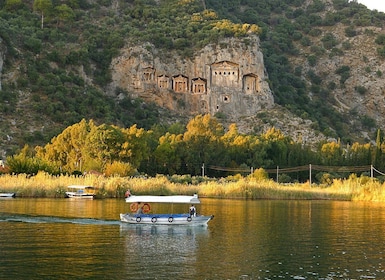 Sarigerme: Dalyan, Schildkrötenstrand, Schlammbad & Königsgräber Tour