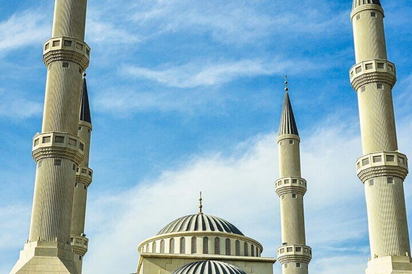 Half Day Dubai City Tour of Frame, Future Museum, & Blue Mosque