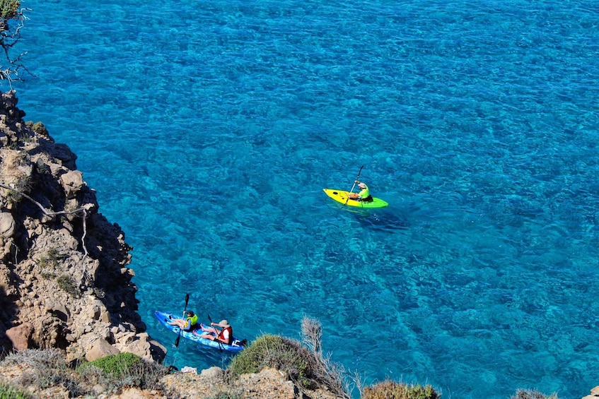 Milos: Kayaking Tour to Tsigrado and Gerakas Beach