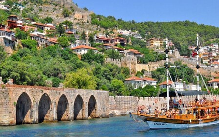 Alanya: Ontspannen boottocht met lunch en zwemmen