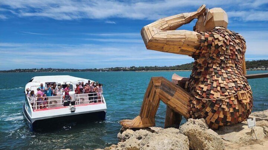 Giant and Dolphin Sightseeing Cruise in Mandurah