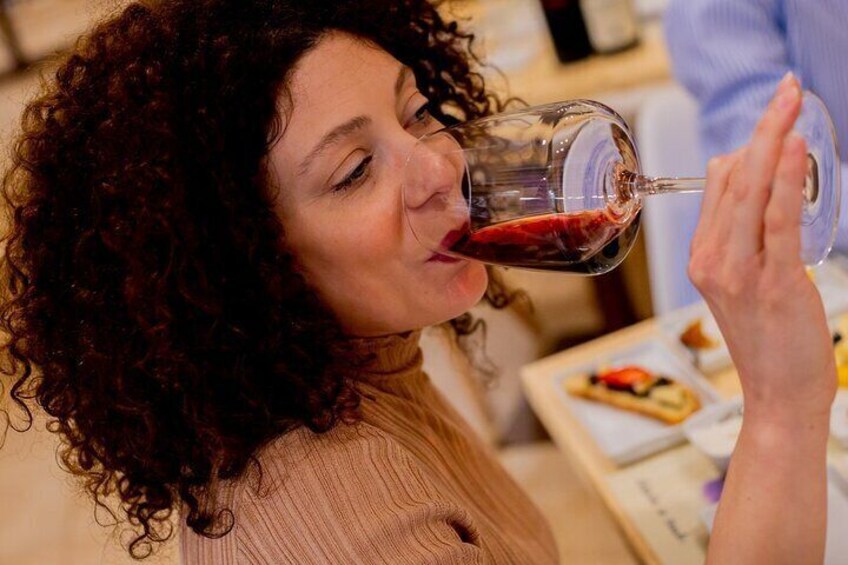 Wine tasting in the historic center of Catania