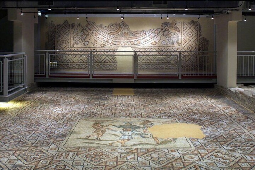 Floor with dancers