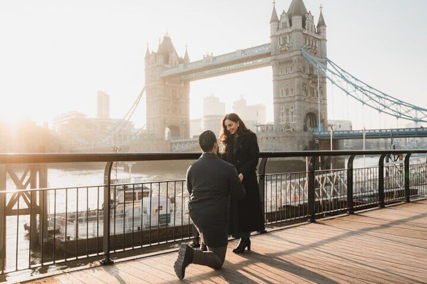 Iconic London Portraits Tour with Expert Local Photographer