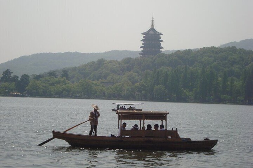 Shanghai to Hangzhou one day bullet train tour to boat at lakes.