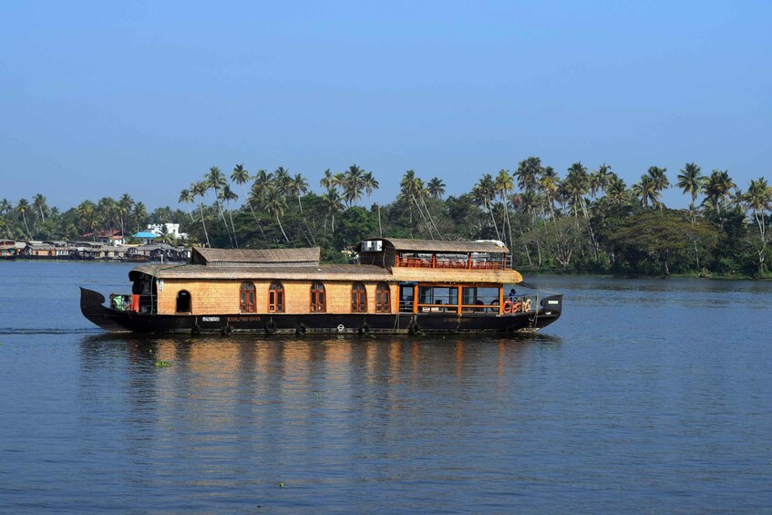 From Kochi: Private Backwater Houseboat Cruise Tour