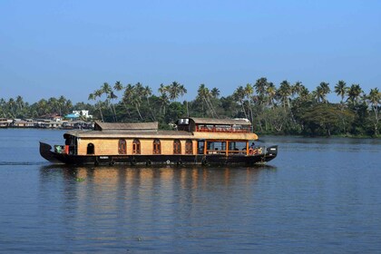 From Kochi: Private Backwater Houseboat Cruise Tour