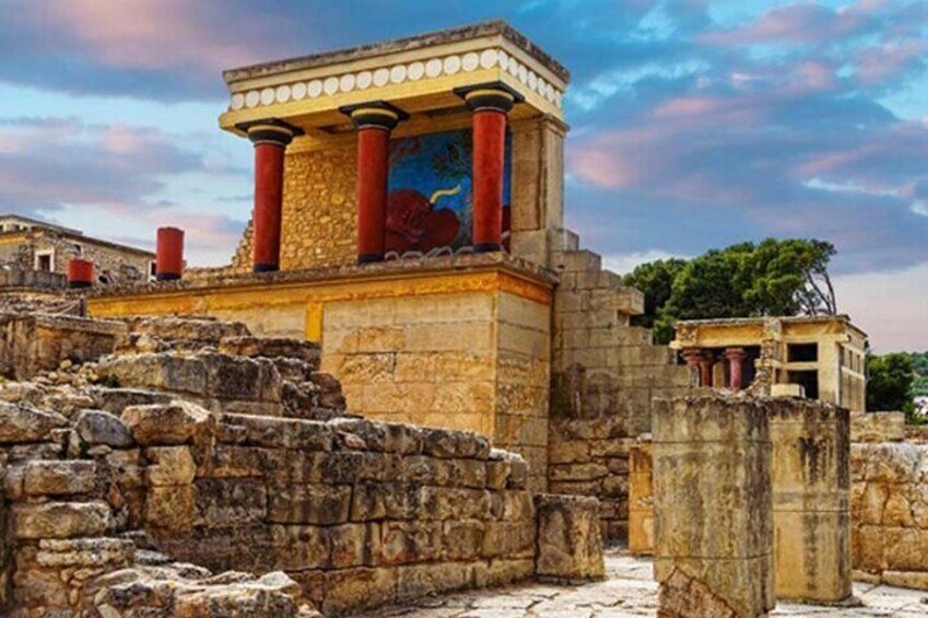 Knossos Minoan Palace and Heraklion Guided Tour from Lerapetra 