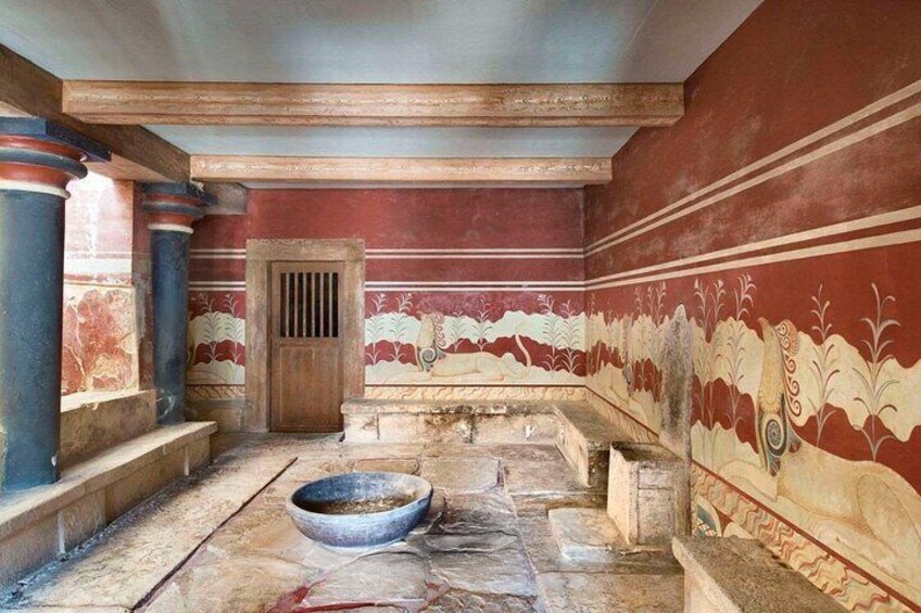 Knossos Minoan Palace and Heraklion Guided Tour from Lerapetra 