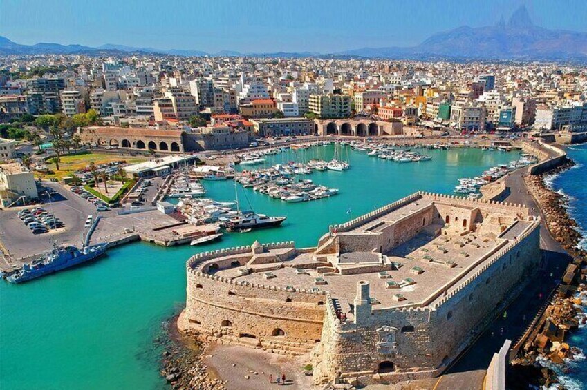 Knossos Minoan Palace and Heraklion Guided Tour from Lerapetra 