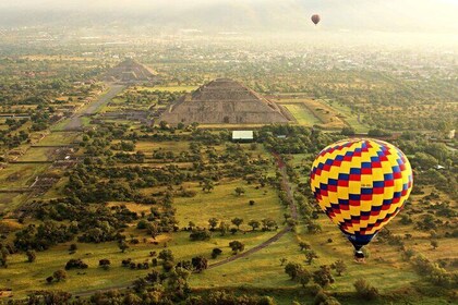 Balloon Flight with Breakfast in a Natural Cave and Transport from CDMX