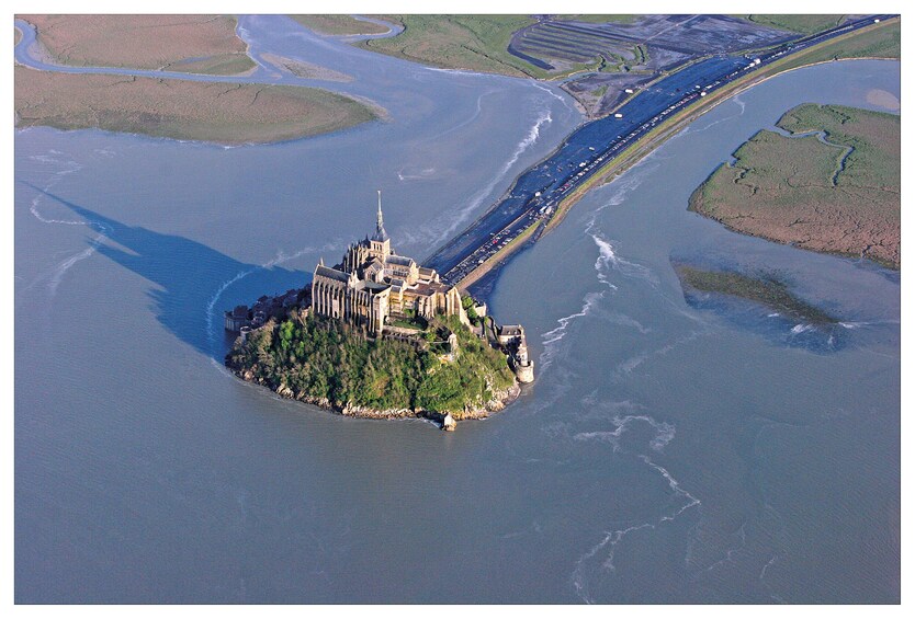 5-Day France: Airport-Hotel + Mont Saint Michel + Loire Castles + Versalles